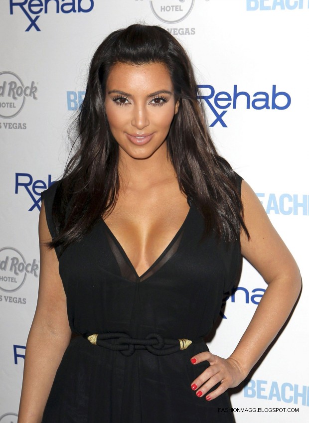 Kim-Kardashian-Rock-in-Las-Vegaas-Photoshoot-2012-Pictures-2