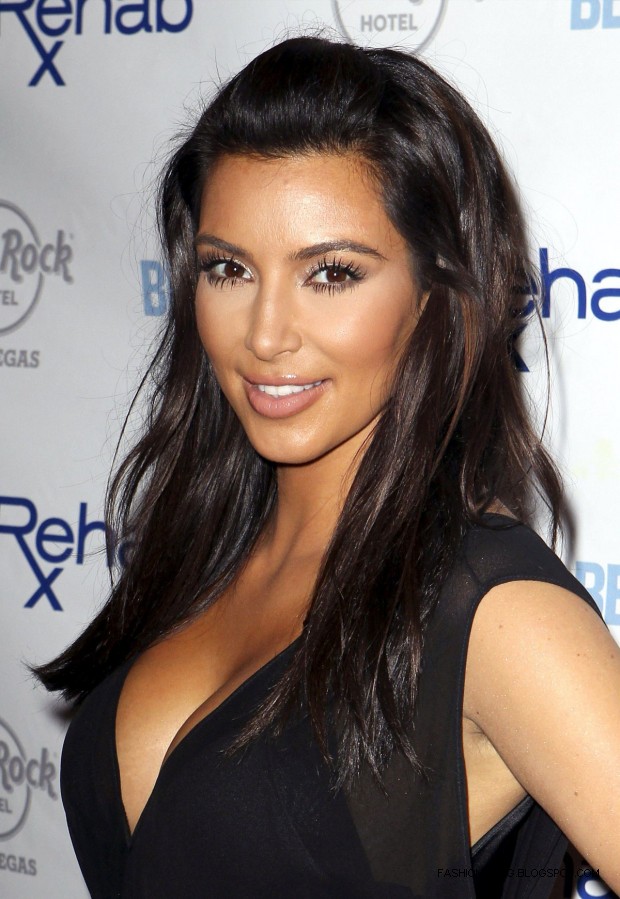 Kim-Kardashian-Rock-in-Las-Vegaas-Photoshoot-2012-Pictures-4