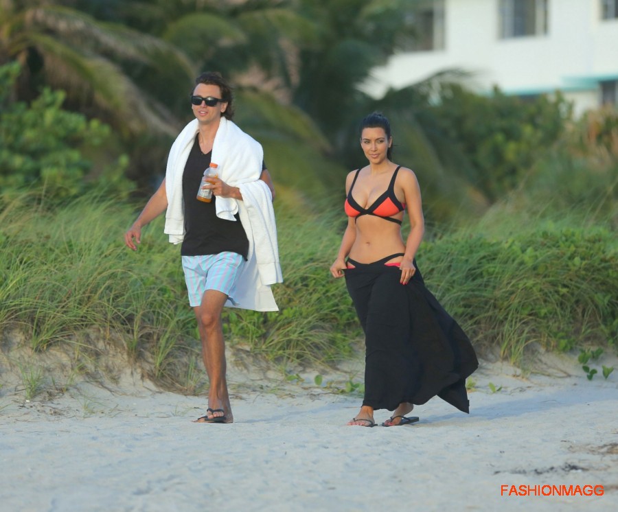 Kim-Kardashian-in-Bikini-at-the-Beach-in-Miami-City-Photoshoot-1