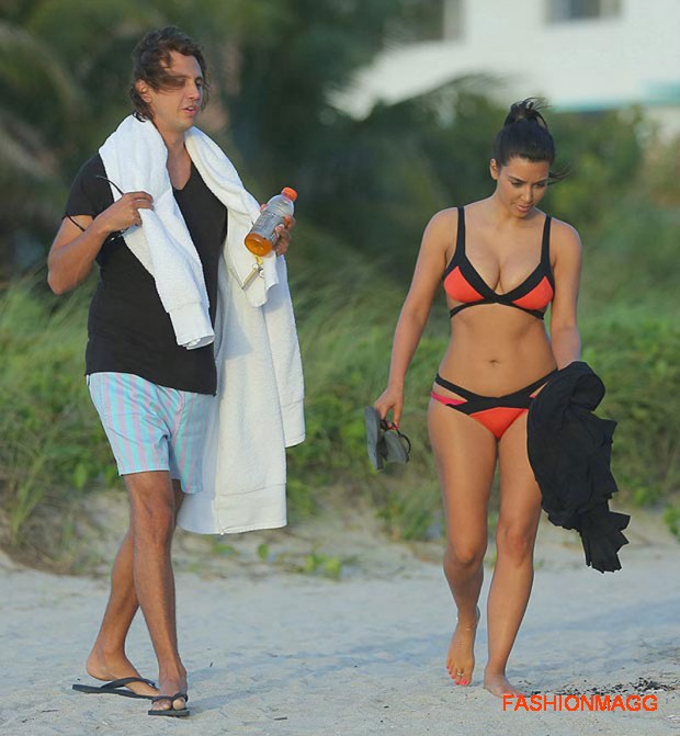 Kim-Kardashian-in-Bikini-at-the-Beach-in-Miami-City-Photoshoot-2