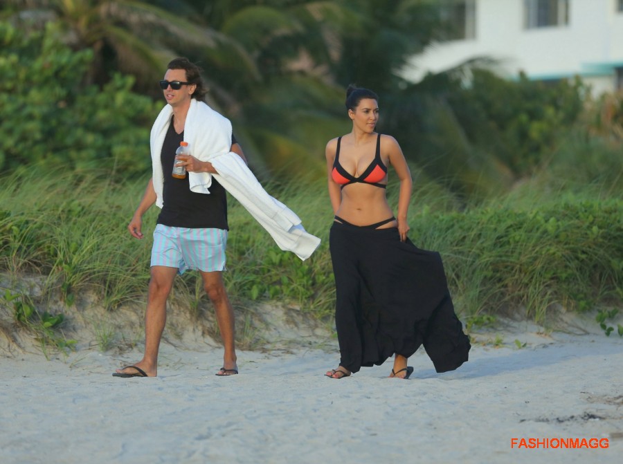 Kim-Kardashian-in-Bikini-at-the-Beach-in-Miami-City-Photoshoot-