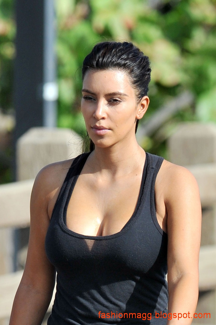 Kim-Kardashian-on-the-Morning-Walk-on-a-Beach-in-Miamii-Photoshoot-5