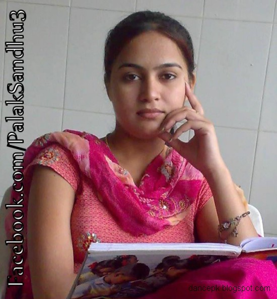 Beautifu-Indian-College-School-Girls-Pictures-Photos-Indian-Call-Girls-Desi-Mallu-5