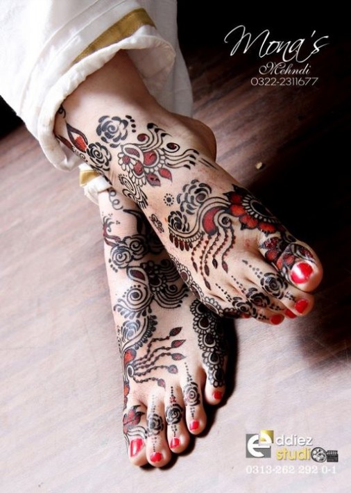 Beautiful-Indian-Bridal-Wedding-New-Mehndi-Designs-Photos-Embroidery-Dulhan-Feet-Mehndi-9