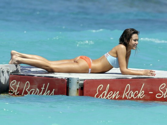 Jessica-Alba-in-Bikini-at-a-Beach-in-St.-Barts-Pictures-Images-2