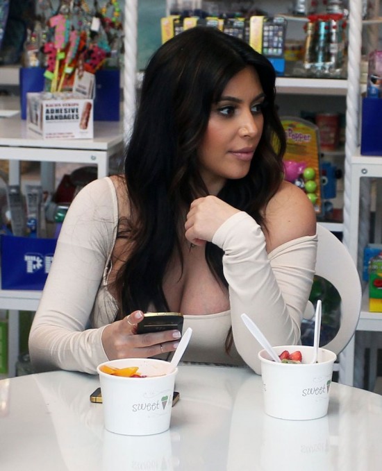 Kim-Kardashian-at-SweetHarts-in-Sherman-Oaks-Pictures-Images-3
