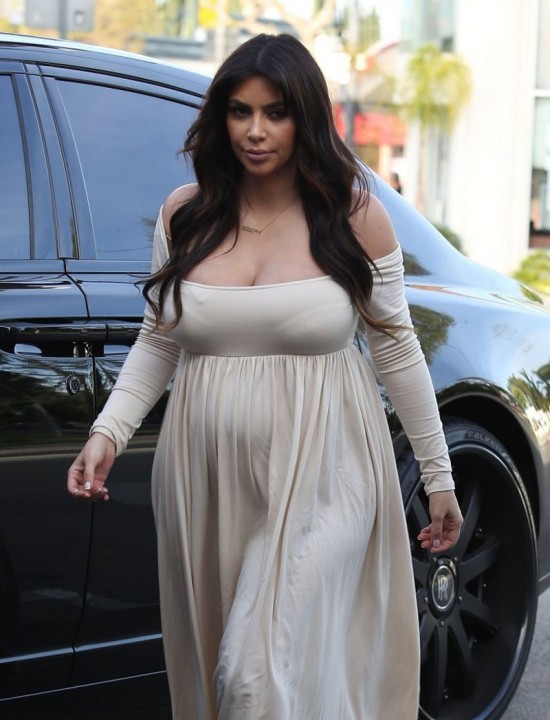Kim-Kardashian-at-SweetHarts-in-Sherman-Oaks-Pictures-Images-4