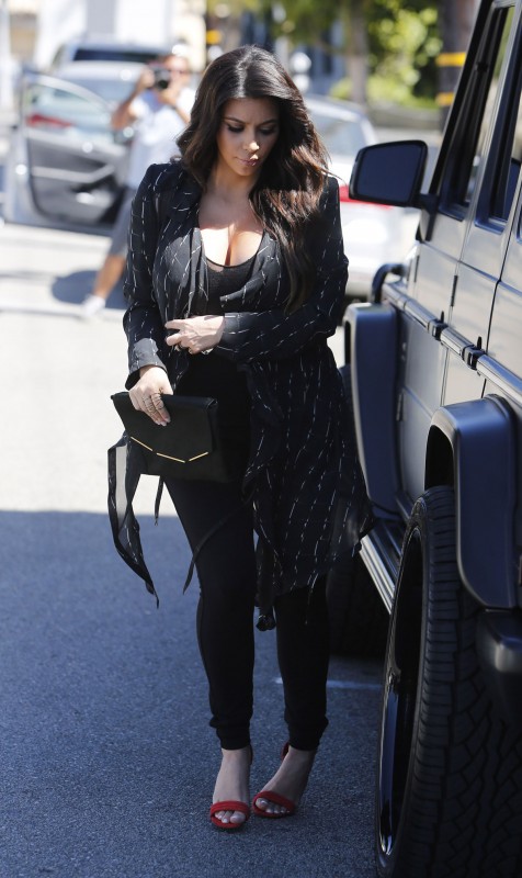 Kim-Kardashian-Out-and-About-in-West-Hollywood-Pictures-Images-4