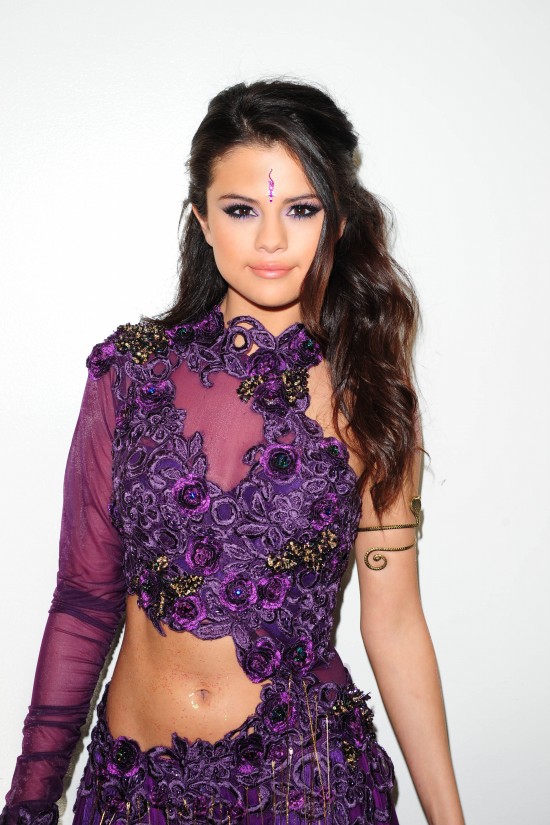 Selena-Gomez-in-Backstage-at-The-Ellen-DeGeneres-Show-in-Burbank-Pictures-5