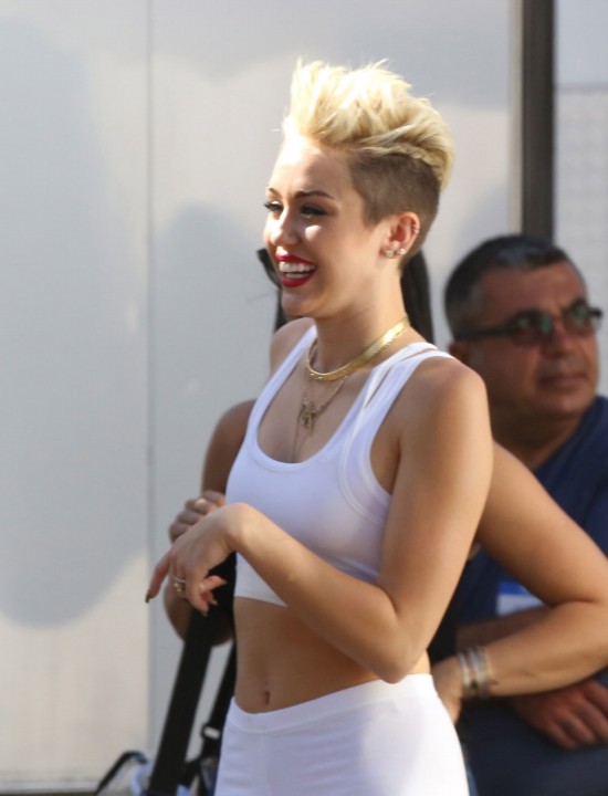 Miley-Cyrus-on-We-Cant-Stop-Music-Video-Set-in-Los-Angeles-Pictures-1
