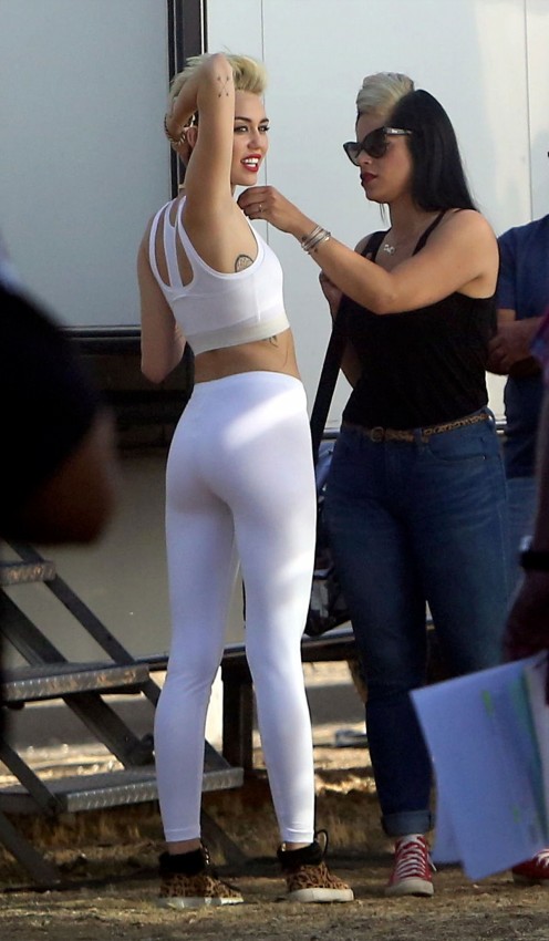 Miley-Cyrus-on-We-Cant-Stop-Music-Video-Set-in-Los-Angeles-Pictures-7