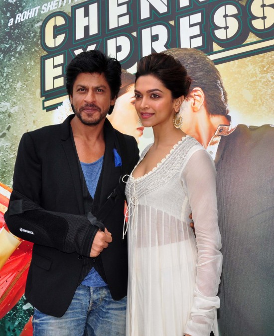 Shah-Rukh-Khan-Deepika-Padukone-Bollywood-Celebrities-Launch-Chennai-Express-Movie-Trailer-Photo-2