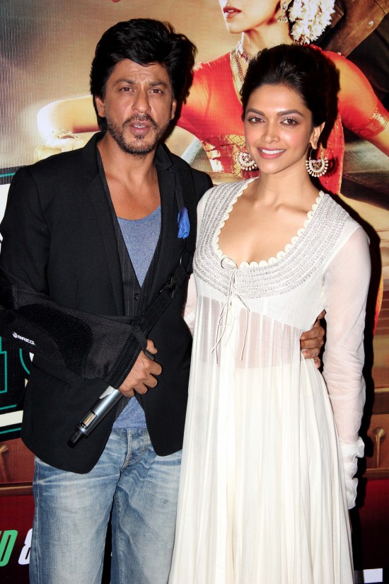 Shah-Rukh-Khan-Deepika-Padukone-Bollywood-Celebrities-Launch-Chennai-Express-Movie-Trailer-Photo-7