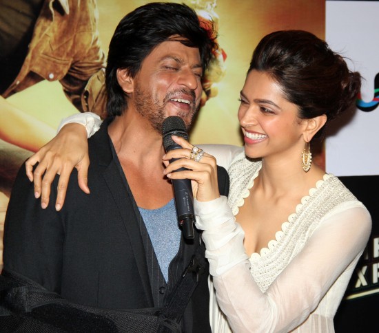 Shah-Rukh-Khan-Deepika-Padukone-Bollywoo=Celebrities-Launch-Chennai-Express-Movie-Trailer-Photo-