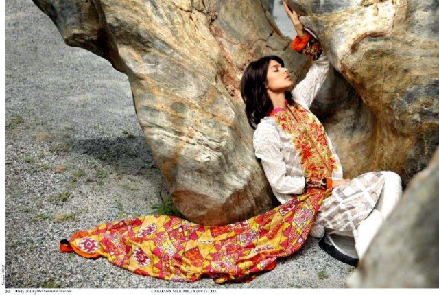 Beautiful-Cute-Girls-Models-Wear-Summer-Eid-Dress-Collection-2013-Lakhani-Silk-Mills-10