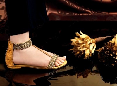 Ladies-Women-Girls-Wear-Beautiful-Eid-Footwear-Collection-2013-By-Stylo-Shoes-12