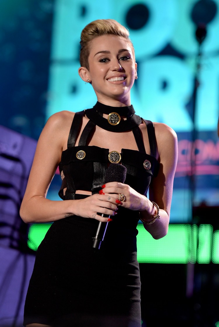 Miley-Cyrus-iHeart-Radio-Ultimate-Pool-Party-in-Miami-Beach-Pictures-Images-6