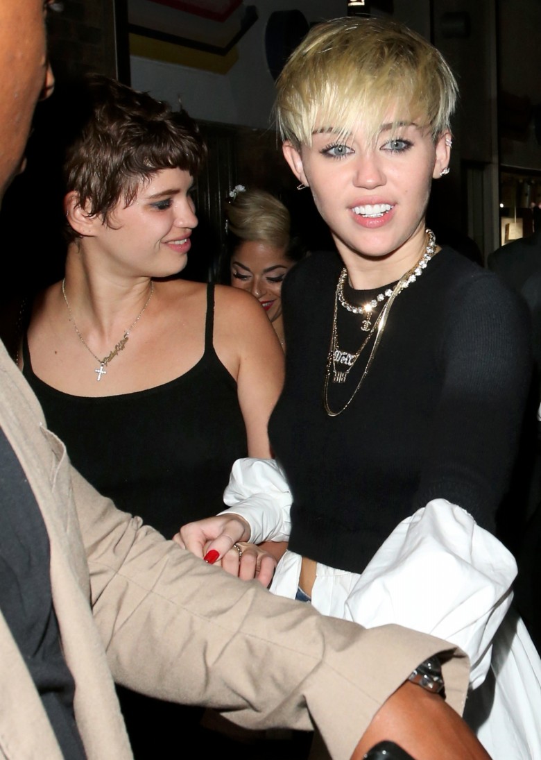 Miley-Cyrus-Leggy-Candids-at-The-Box-Club-in-London-Pictures-Photo-1