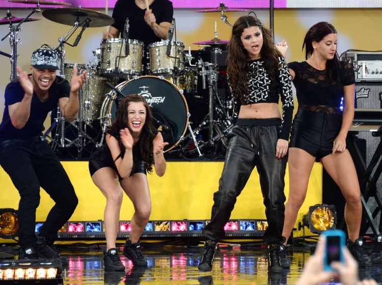 Selena-Gomez-Performing-on-Good-Morning-America-in-New-York-Pictures-Image-2