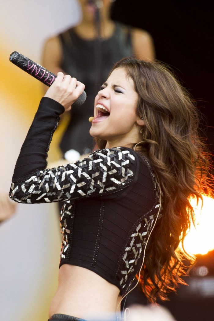Selena-Gomez-Performing-on-Good-Morning-America-in-New-York-Pictures-Image-6