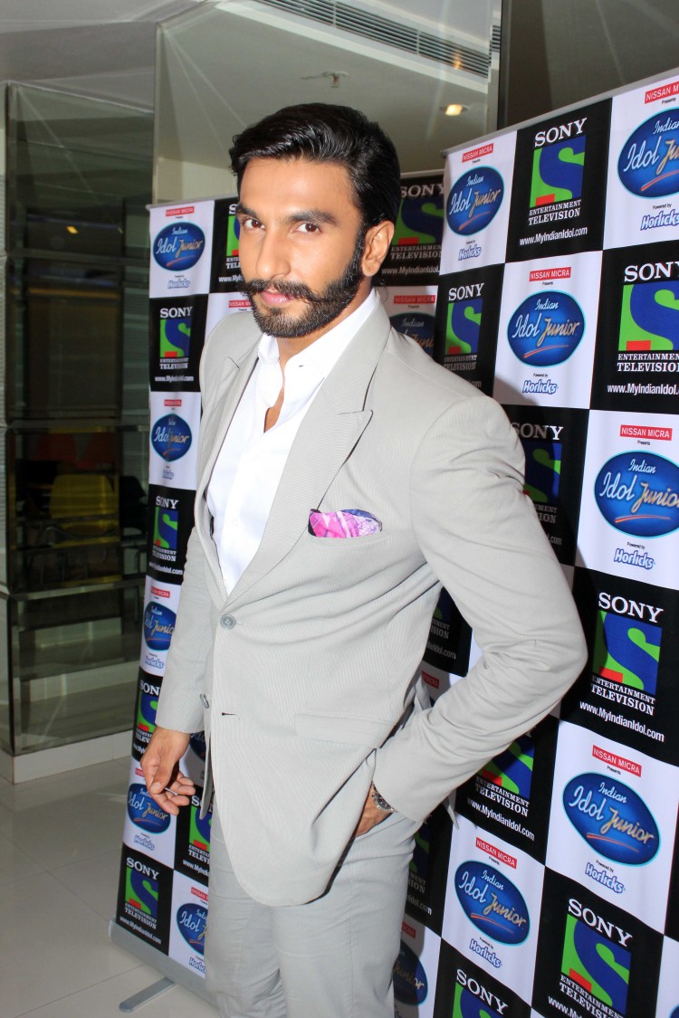 Sonakshi-and-Ranveer-At-Indian-Idol-Junior-Pictures-Photo-4