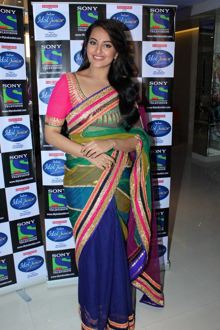Sonakshi-and-Ranveer-At-Indian-Idol-Junior-Pictures-Photo-7