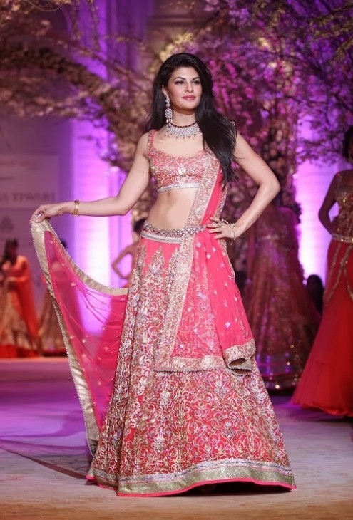 Beautiful-Bridal-Wedding-Dress-Show-at-India-Bridal-Fashion-Week-by-Jyotsna-Tiwari-1