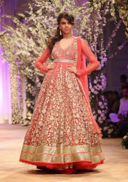 Beautiful-Bridal-Wedding-Dress-Show-at-India-Bridal-Fashion-Week-by-Jyotsna-Tiwari-12