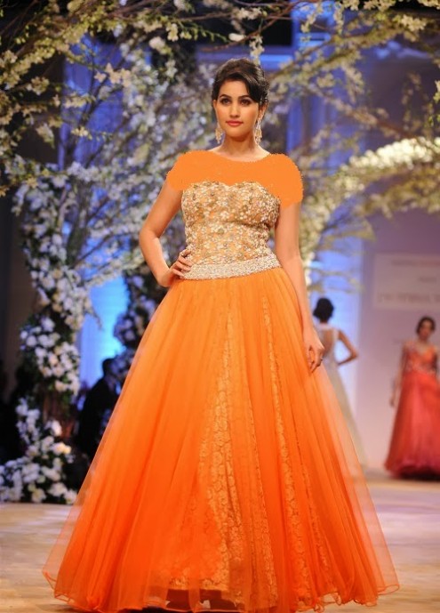 Beautiful-Bridal-Wedding-Dress-Show-at-India-Bridal-Fashion-Week-by-Jyotsna-Tiwari-3