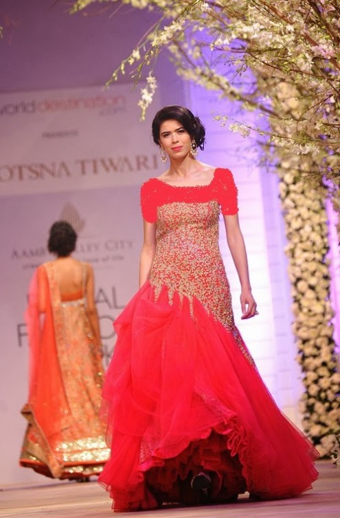 Beautiful-Bridal-Wedding-Dress-Show-at-India-Bridal-Fashion-Week-by-Jyotsna-Tiwari-4