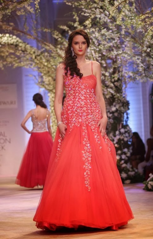 Beautiful-Bridal-Wedding-Dress-Show-at-India-Bridal-Fashion-Week-by-Jyotsna-Tiwari-9