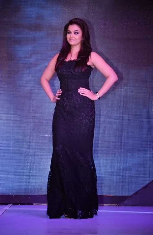 Indian-Bollywood-Model-Actress-Aishwarya-Rai-Bachchan-in-Black-Gown-1
