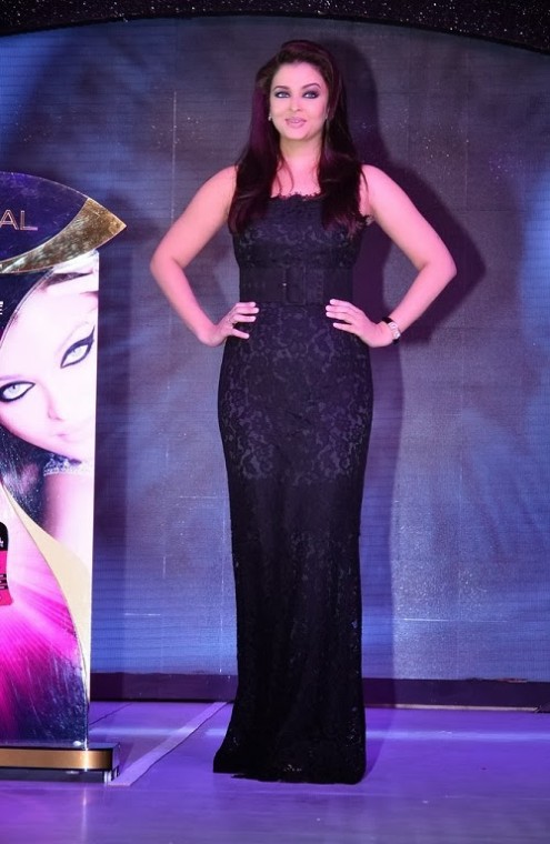 Indian-Bollywood-Model-Actress-Aishwarya-Rai-Bachchan-in-Black-Gown-2