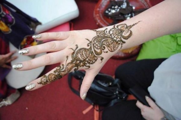 New-Stylish-Wedding-Bridal-Indian-Mehndi-Design-for-Girls-Hands-Feet-Best-Parties-1