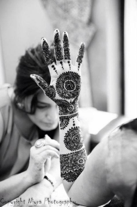 New-Stylish-Wedding-Bridal-Indian-Mehndi-Design-for-Girls-Hands-Feet-Best-Parties-12