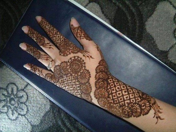 New-Stylish-Wedding-Bridal-Indian-Mehndi-Design-for-Girls-Hands-Feet-Best-Parties-5
