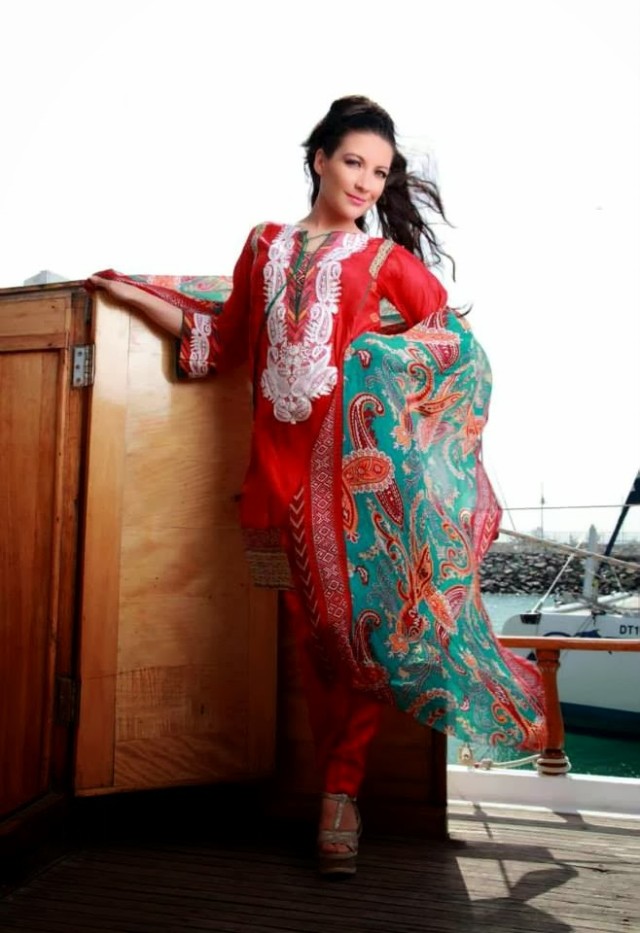 Girls-Womens-Wear-Beautiful-New-Fashion-Lawn-Suits-Feminine-Catalogue-By-Shariq-Textile-2