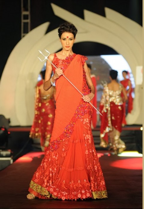 Indian-Bollywood-Star-Bipasha-Basu-Ramp-Walk-Marigold-Watches-Wedding-Bridal-Dress-Fashion-Show-10