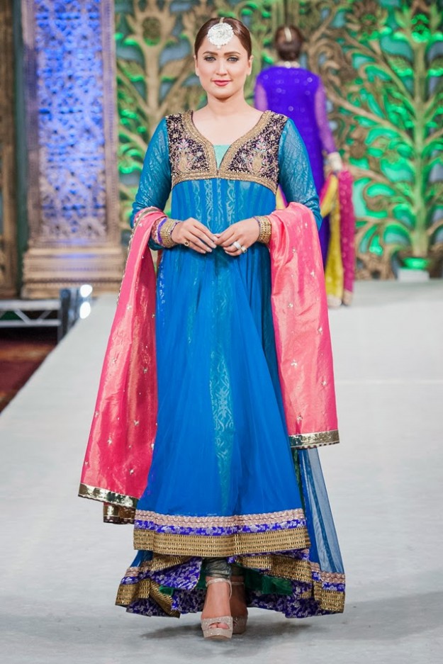 Brides-Groom-Wedding-Dress-Pak-Fashion-Show-London-by-Designer-Obaid-Sheikh-Punjaamni-1