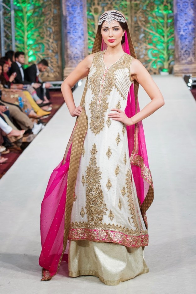 Brides-Groom-Wedding-Dress-Pak-Fashion-Show-London-by-Designer-Obaid-Sheikh-Punjaamni-10