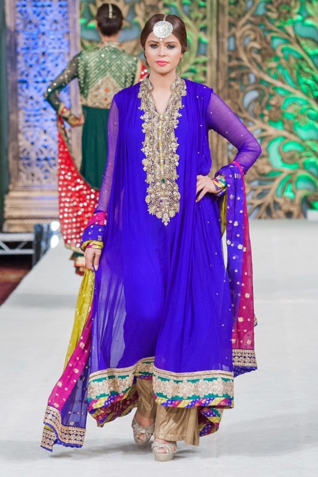 Brides-Groom-Wedding-Dress-Pak-Fashion-Show-London-by-Designer-Obaid-Sheikh-Punjaamni-2