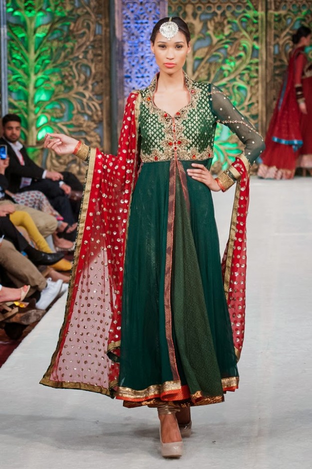Brides-Groom-Wedding-Dress-Pak-Fashion-Show-London-by-Designer-Obaid-Sheikh-Punjaamni-3