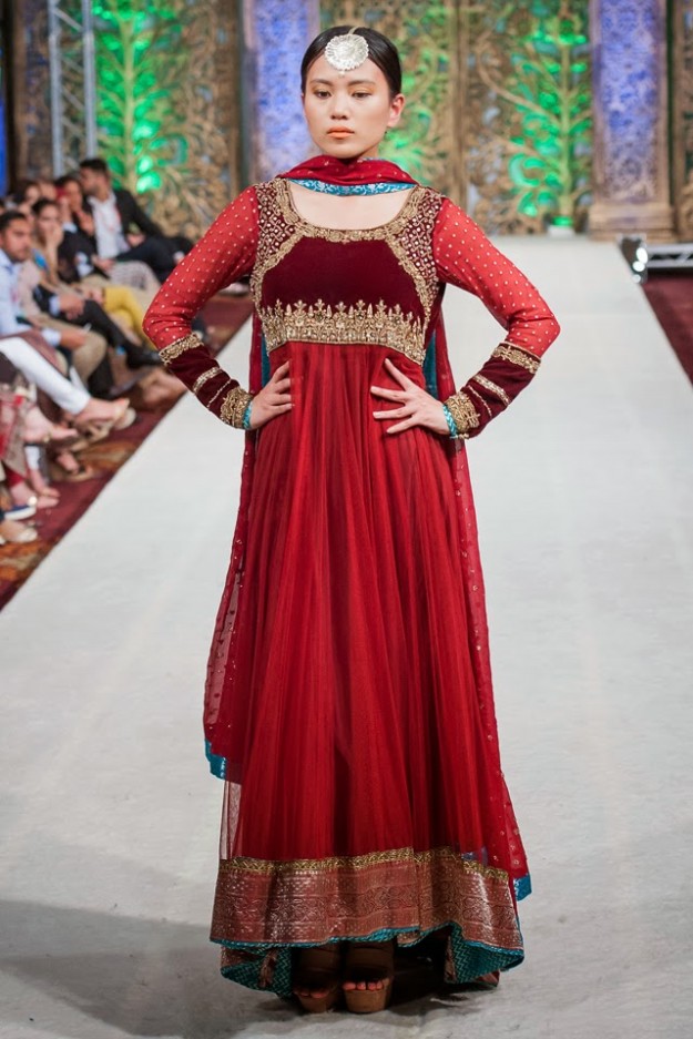 Brides-Groom-Wedding-Dress-Pak-Fashion-Show-London-by-Designer-Obaid-Sheikh-Punjaamni-4