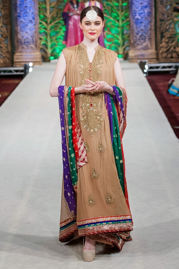 Brides-Groom-Wedding-Dress-Pak-Fashion-Show-London-by-Designer-Obaid-Sheikh-Punjaamni-5