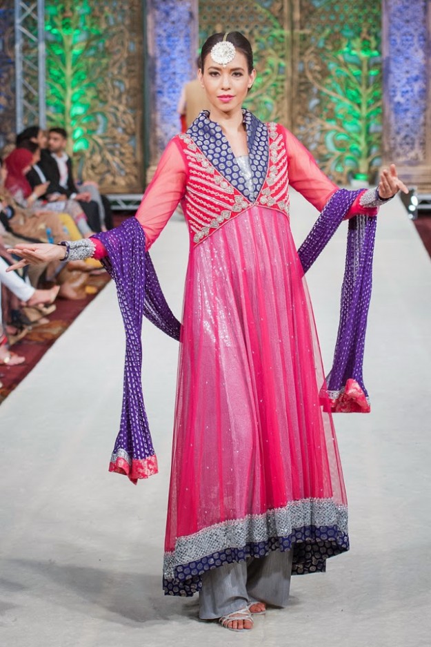 Brides-Groom-Wedding-Dress-Pak-Fashion-Show-London-by-Designer-Obaid-Sheikh-Punjaamni-6