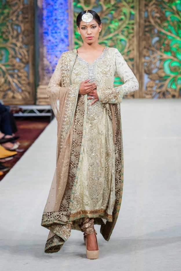 Brides-Groom-Wedding-Dress-Pak-Fashion-Show-London-by-Designer-Obaid-Sheikh-Punjaamni-9