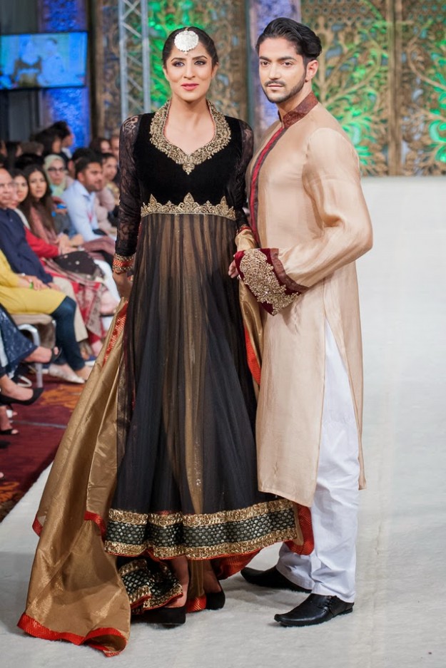 Brides-Groom-Wedding-Dress-Pak-Fashion-Show-London-by-Designer-Obaid-Sheikh-Punjaamni-