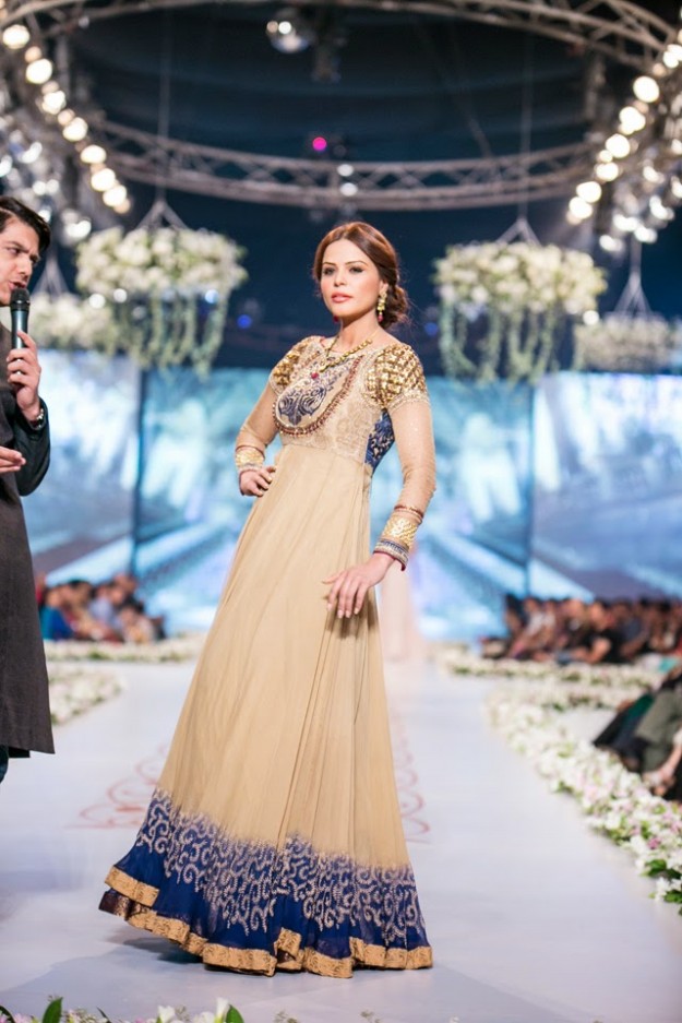 Wedding-Bridal-Suits-Collection-at-PBCW-by-Fashion-Dress-Designer-Asifa-and-Nabeel-8