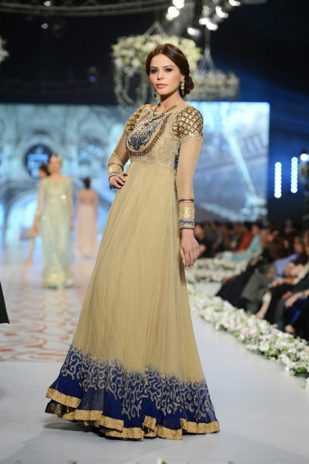 Wedding-Bridal-Suits-Collection-at-PBCW-by-Fashion-Dress-Designer-Asifa-and-Nabeel-