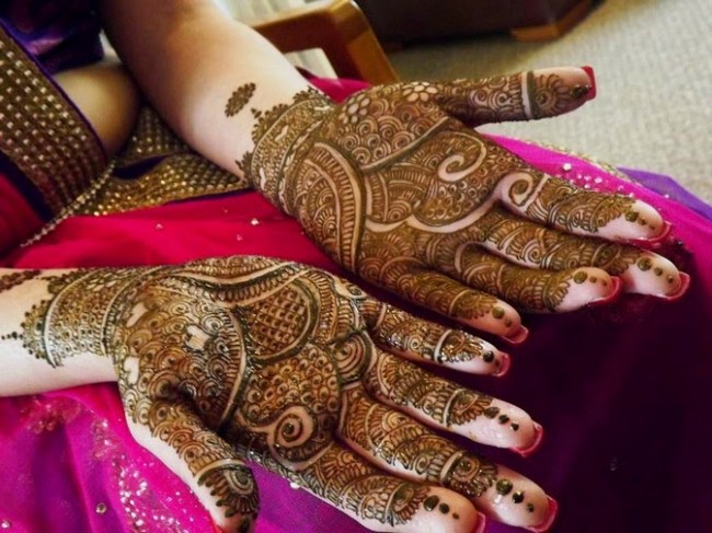 Best-Wedding-Bridal-Mehndi-Designs-For-Indian-Pakistani-Girls-Hands-Feet-1